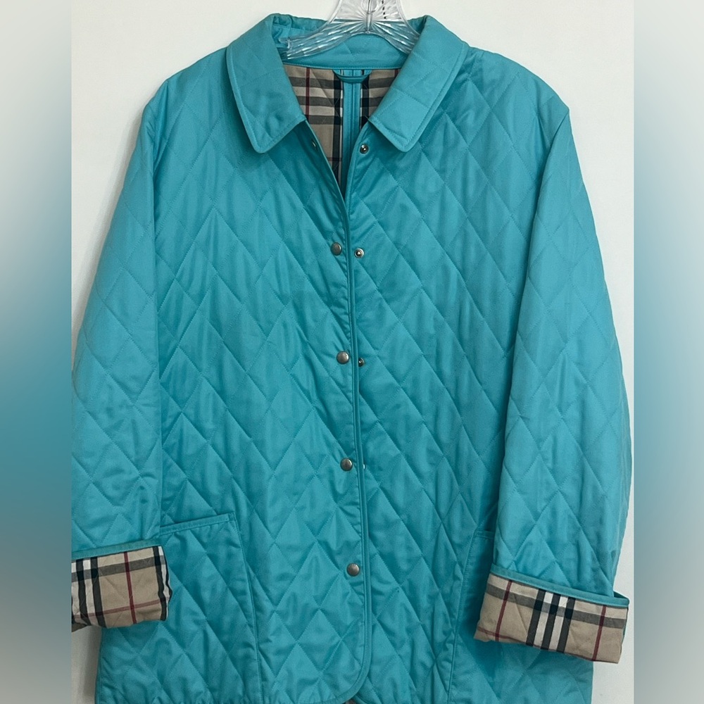 Burberry Blue Puffer Jacket with Quilted Design and Plaid Lining